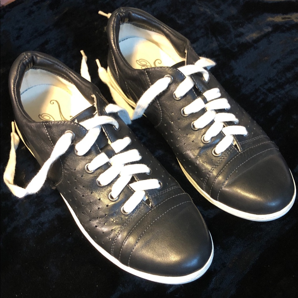 Biza Atom women’s leather sneakers 7.5